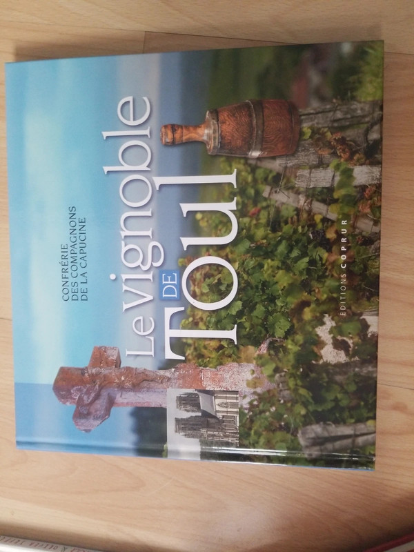 livre " le  vignoble de toul "