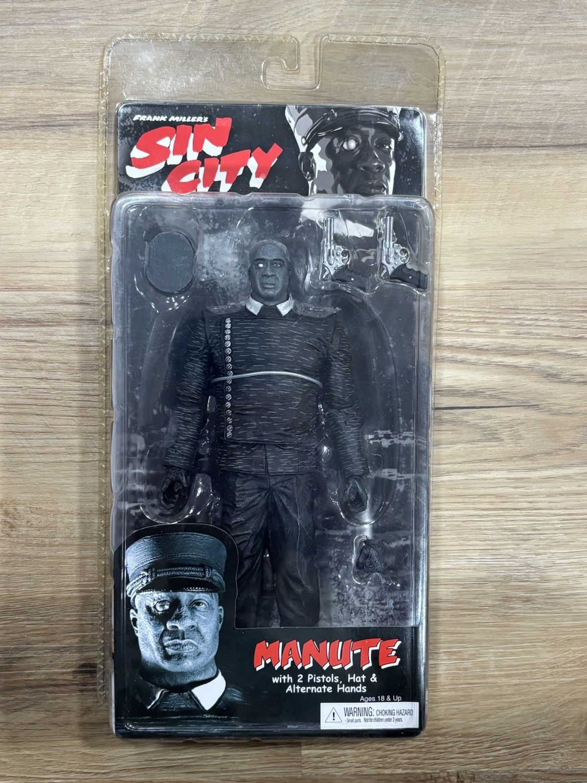Modellino Sin City Manute variante bianco e nero nuovo con scatola NECA 2005