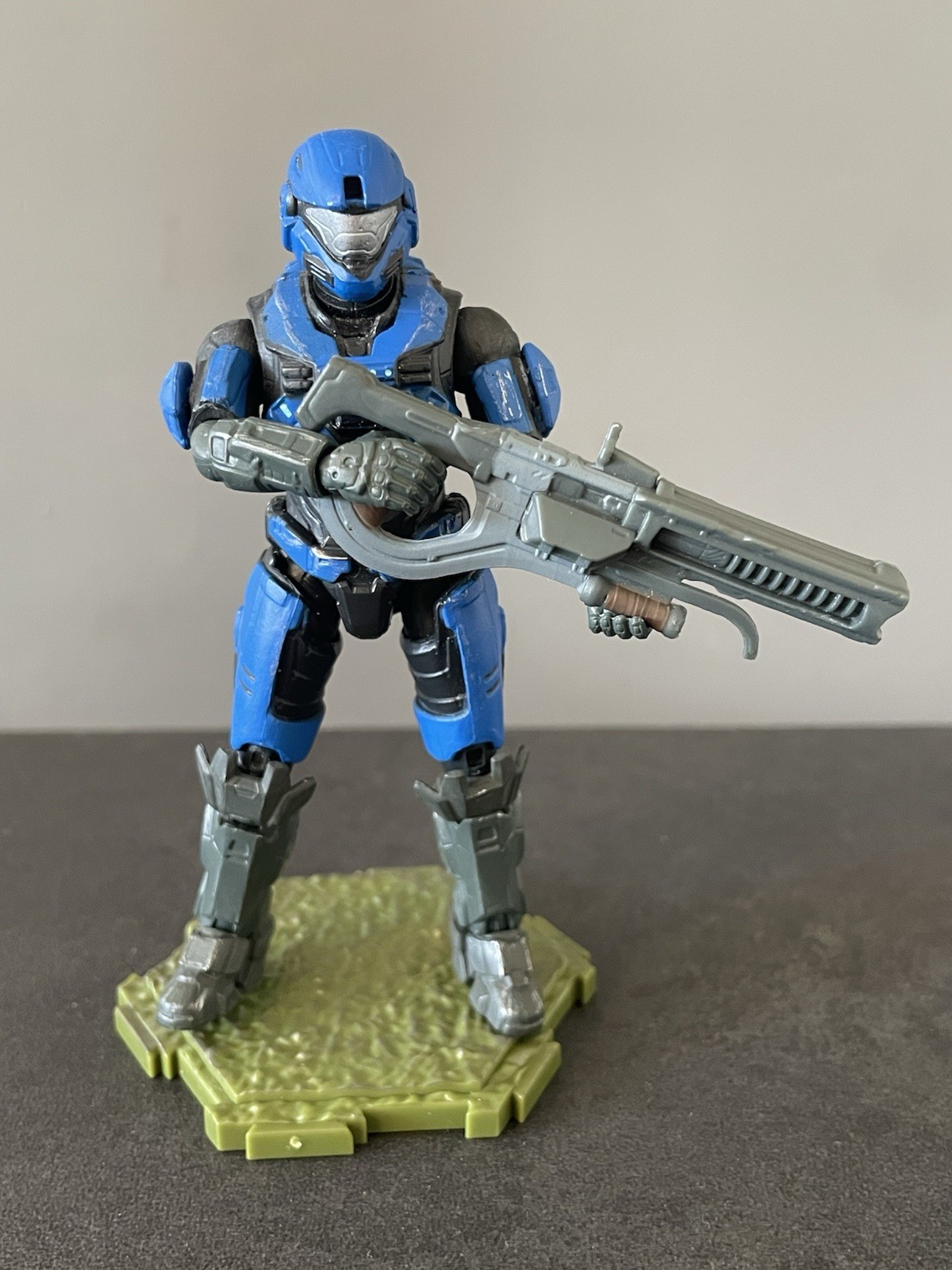World of Halo Infinite Blue Spartan MK V/B Modellino Jazwares 4,75"