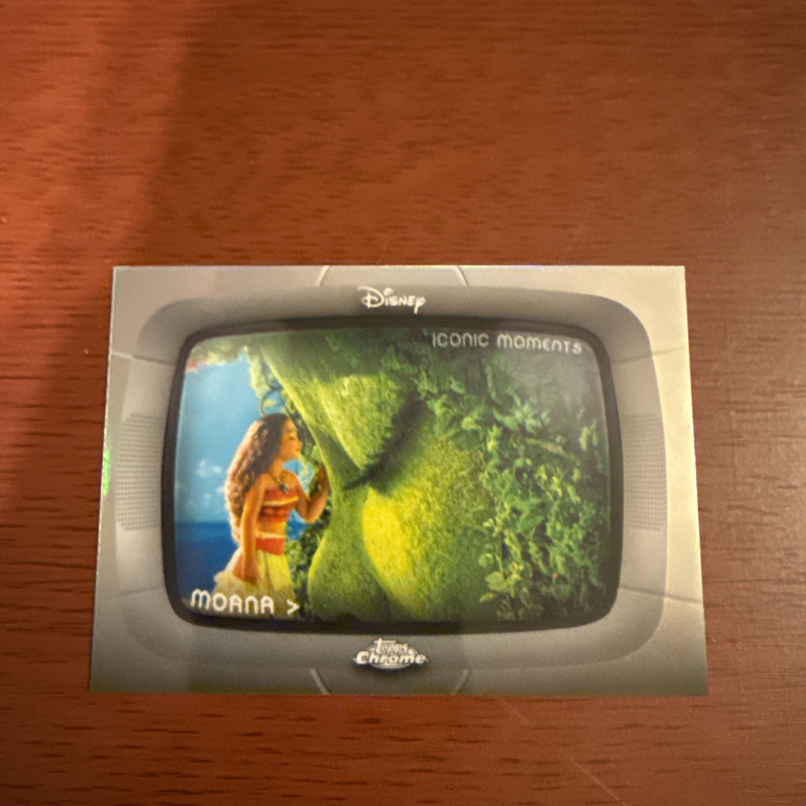 2026 Topps Chrome Disney - Completa il tuo set - Scheda Inserto Momento Iconico