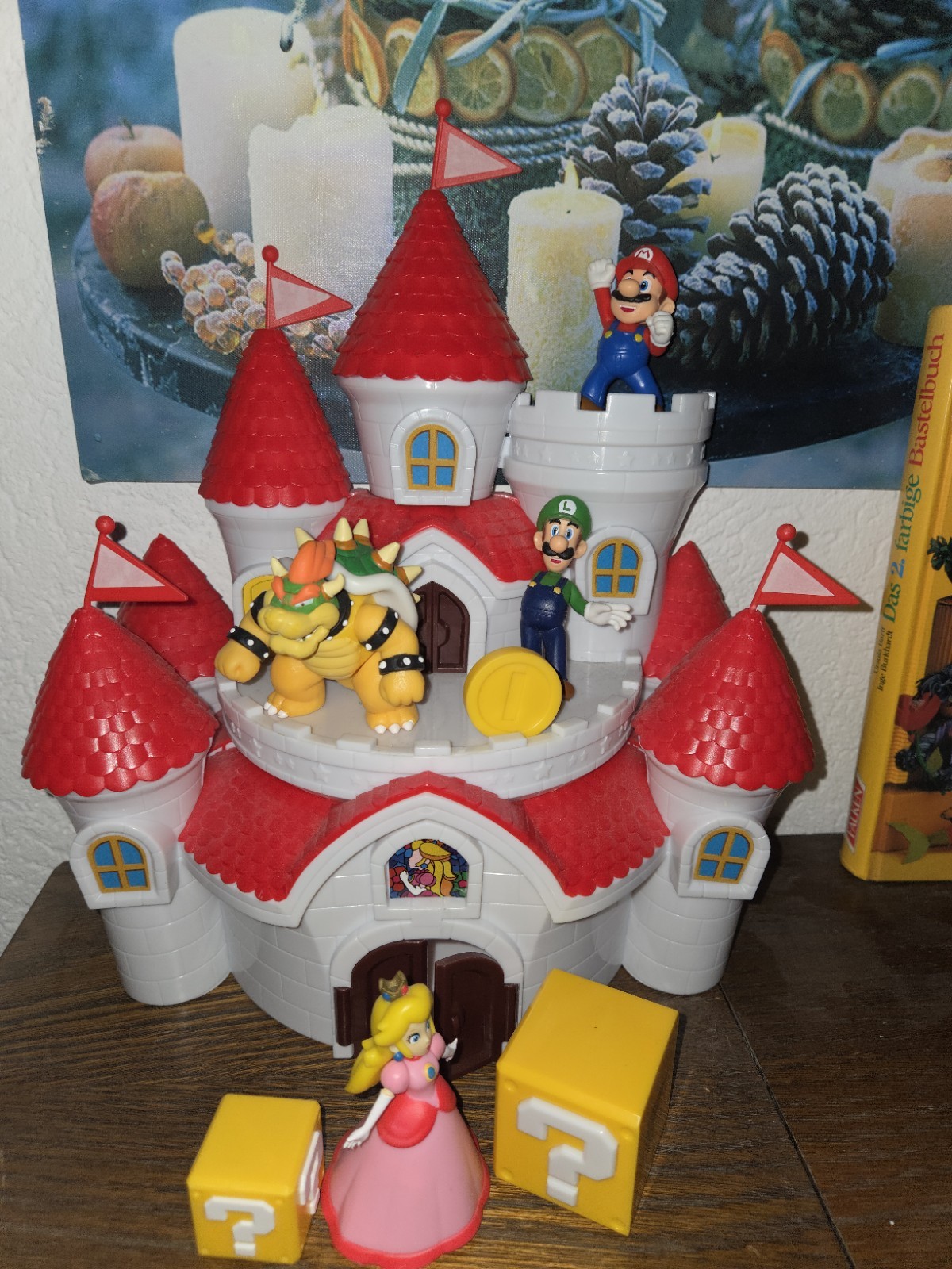 Super Mario Bros. Deluxe Mushroom Kingdom Castle Playset Bowser Princess Luigi