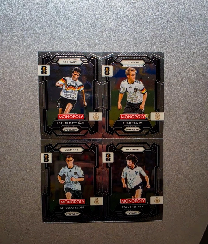 Lahm, Klose, Matthäus y Breitner. Panini Prizm Monopoly FIFA World Cup 2026