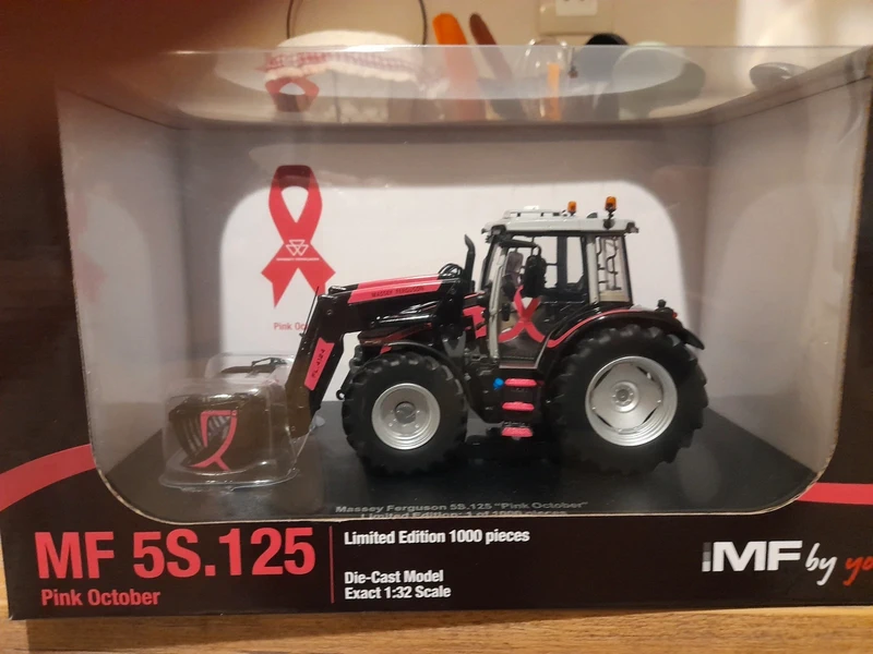Tracteur miniature massey fergusson 1/32 octobre rose