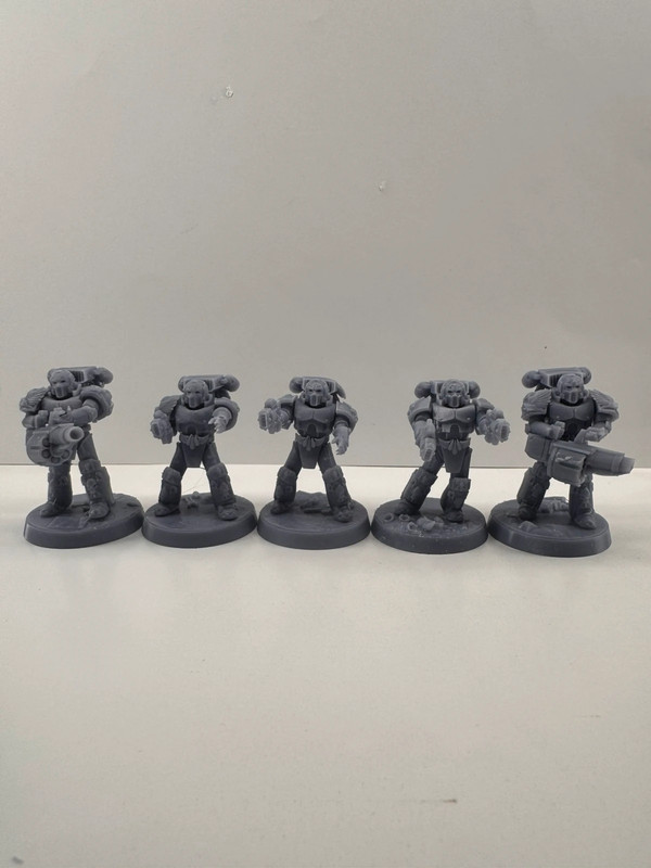 Lire la Description Space Marine Firts Born MK 7