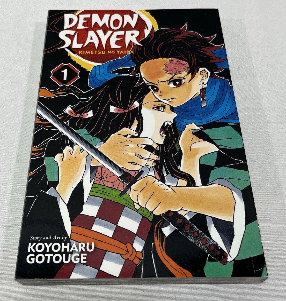 Demon Slayer Kimetsu no Yaiba Vol. 1 manga inglese di Koyoharu Gotouge