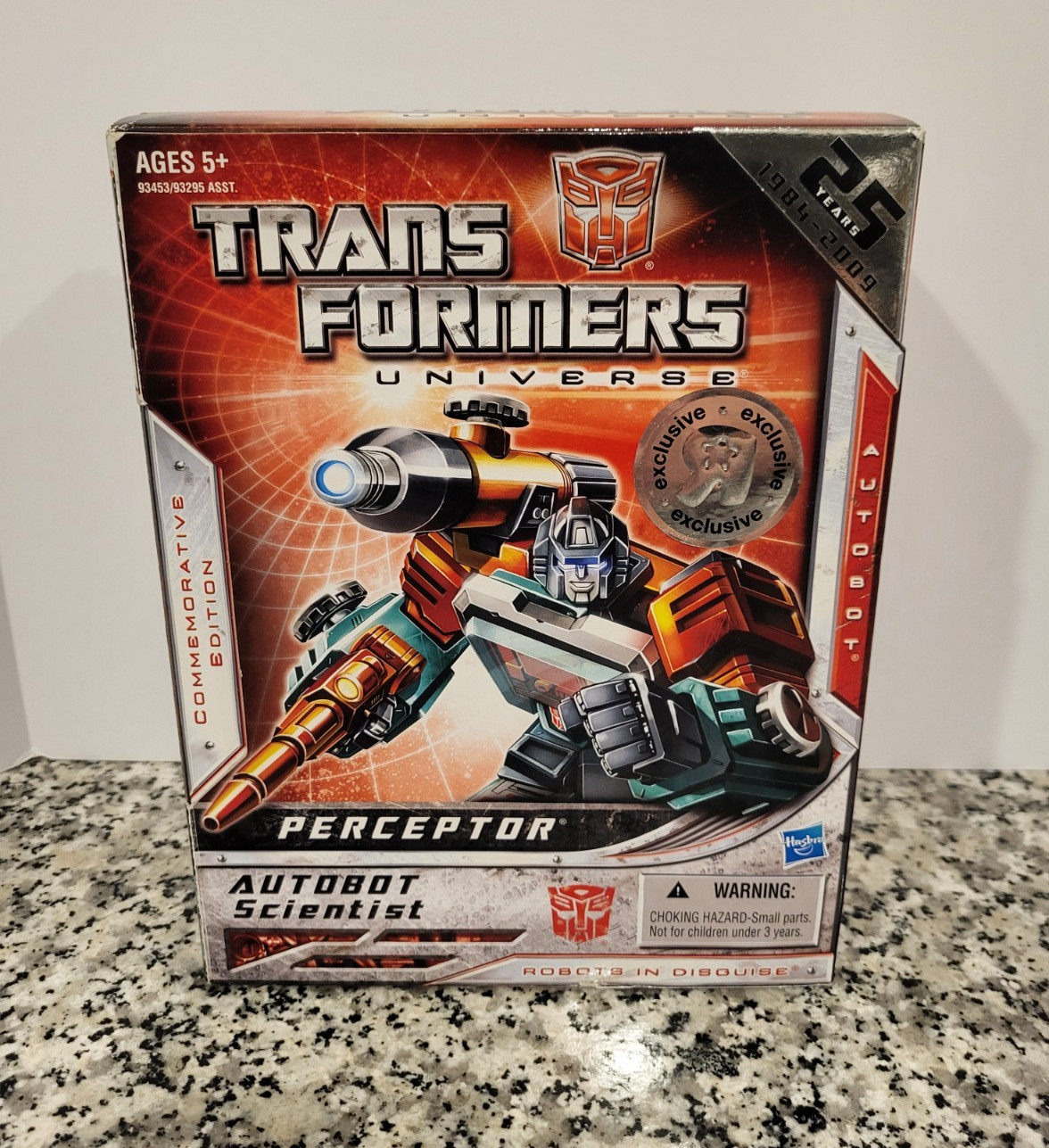 Perceptor Edizione Commemorativa TRANSFORMERS Hasbro Nuovo con scatola Giocattoli R Us