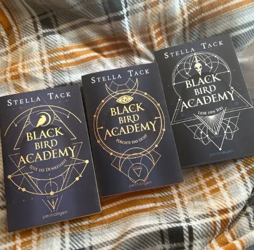 Black Bird Academy komplette Reihe mit Farbschnitt Buchset