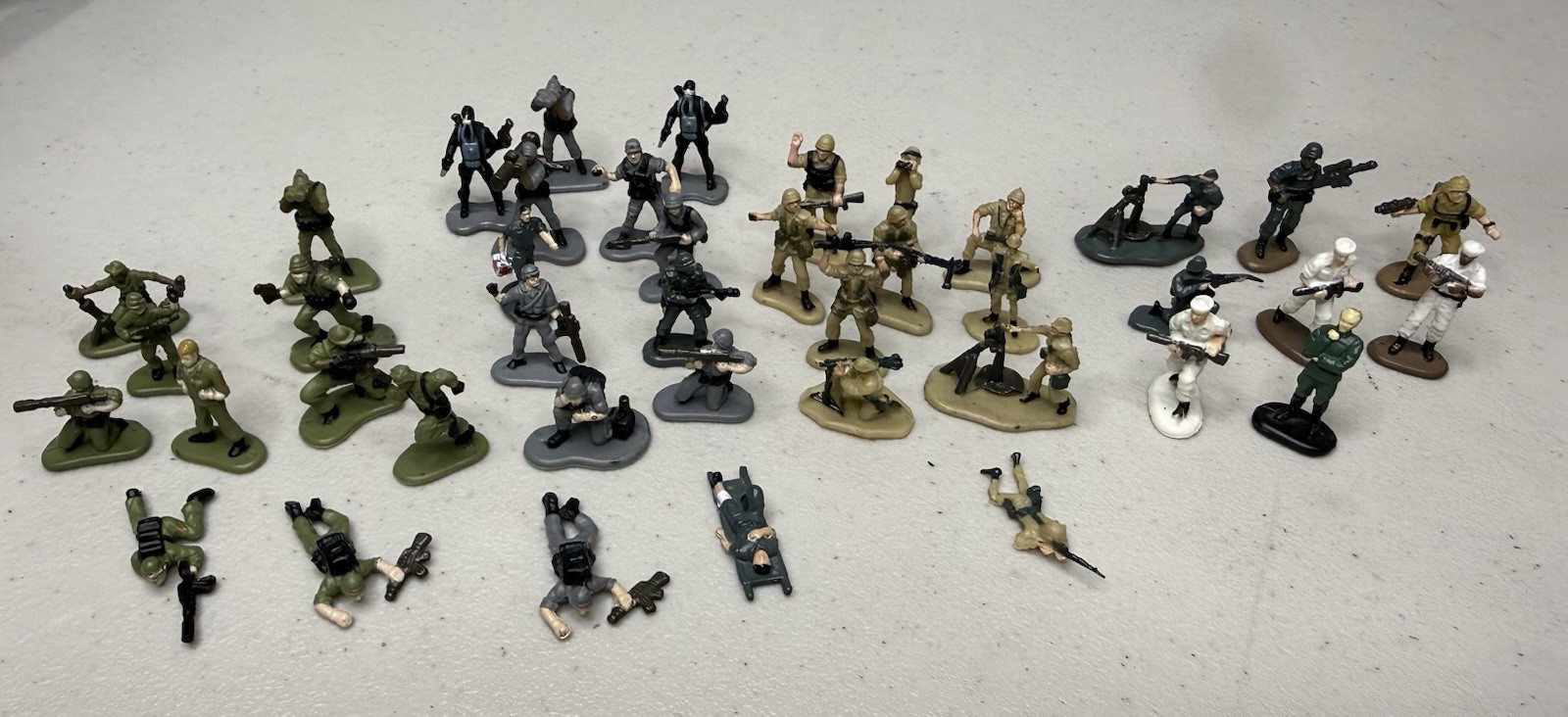 Lotto di 41 - Micro Macchine Vintage Soldatini Militari Esercito Uomo Action Figure