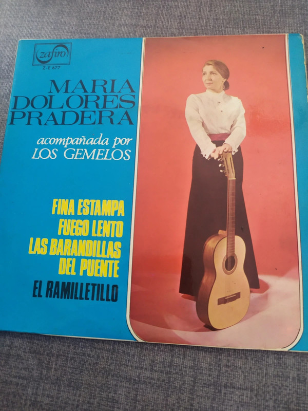 María Dolores Pradera acompañafa por Los Gemelos - Zafiro