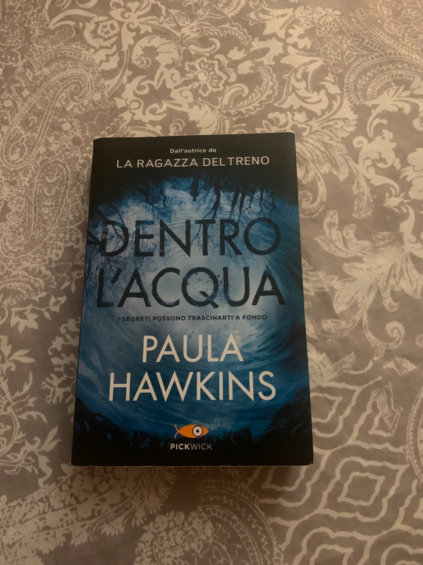 Libro “Dentro l’Acqua”-Paula Hawkins