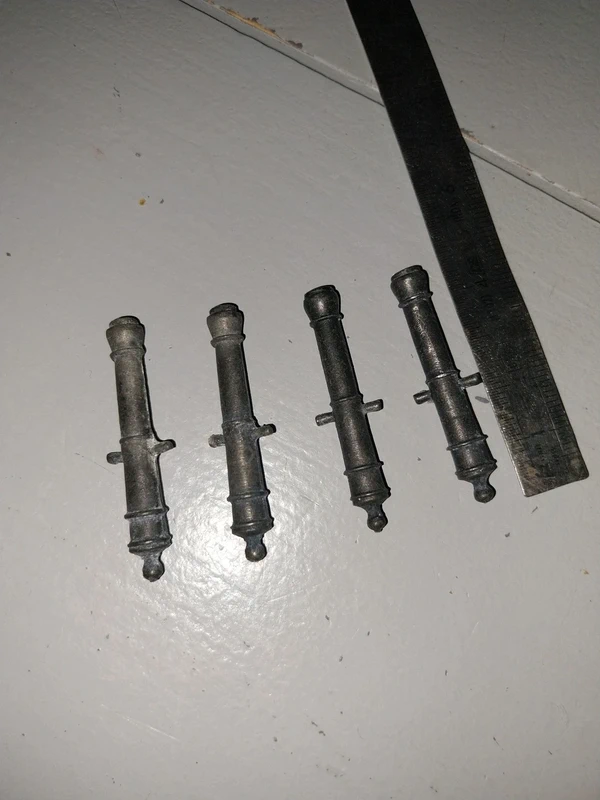 4 fûts de canon en métal