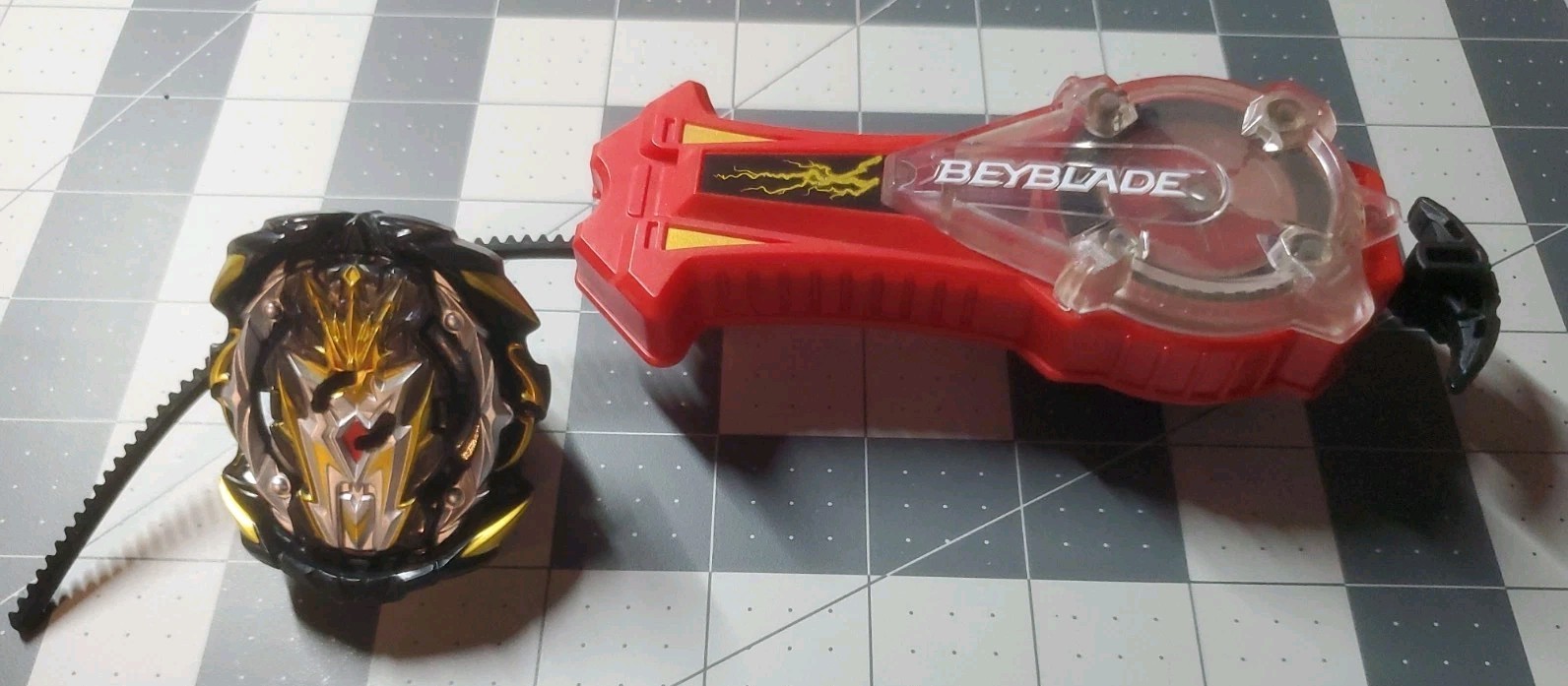 Prime Apocalypse con Hasbro Beyblade Burst Surge Speedstorm Spark Power Launcher