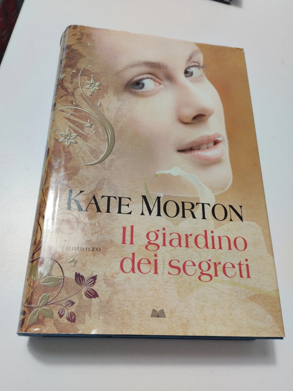 Libro il giardino dei segreti di Kate morton