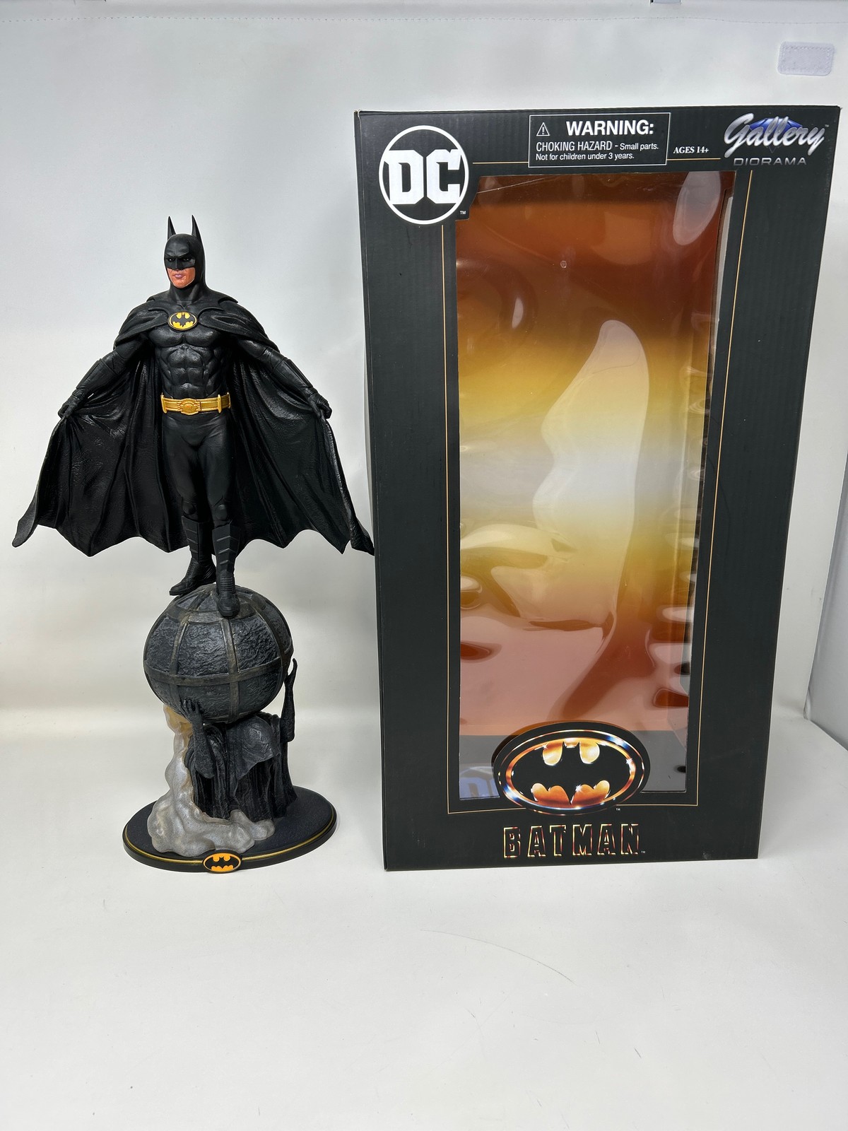 DIAMOND SELECT TOYS DC Gallery Batman 1989 Movie PVC Figure, Multicolor, 11 inch