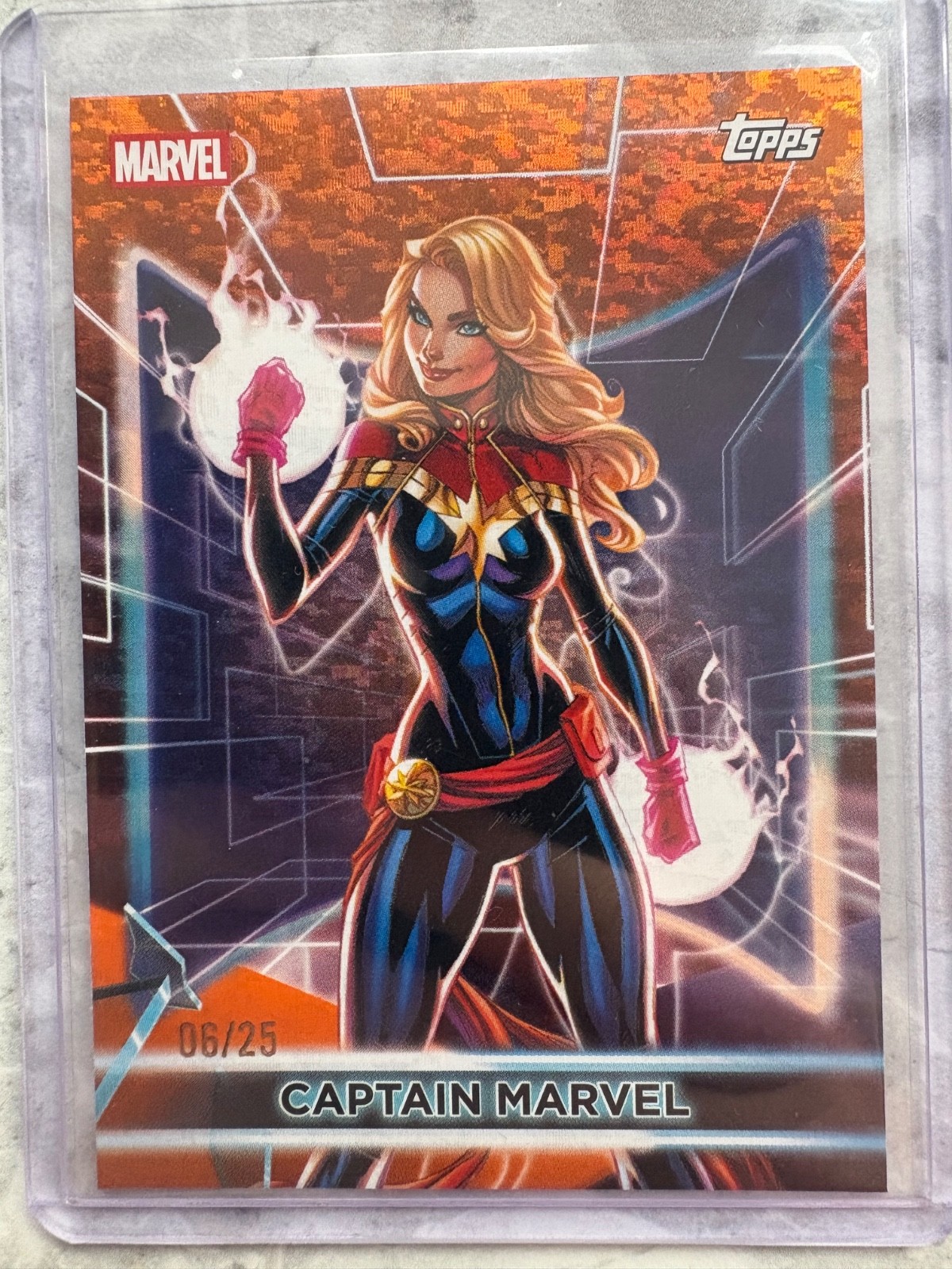  CAPTAIN MARVEL /25 2026 topps marvel neon. 