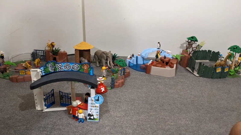 Zoo playmobil ensemble complet ou en différents mondes