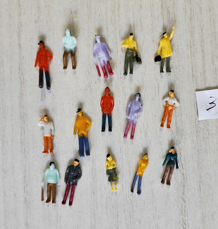 Figure umane stilizzate,15 pezzi per miniature e Diorama. Cm 2 circa.