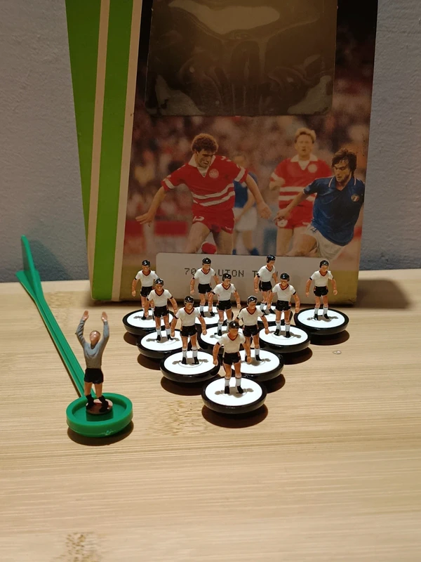 Subbuteo Luton Town 705