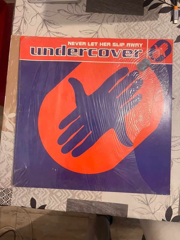 "Never Let Her Slip Away" del grupo británico Undercover