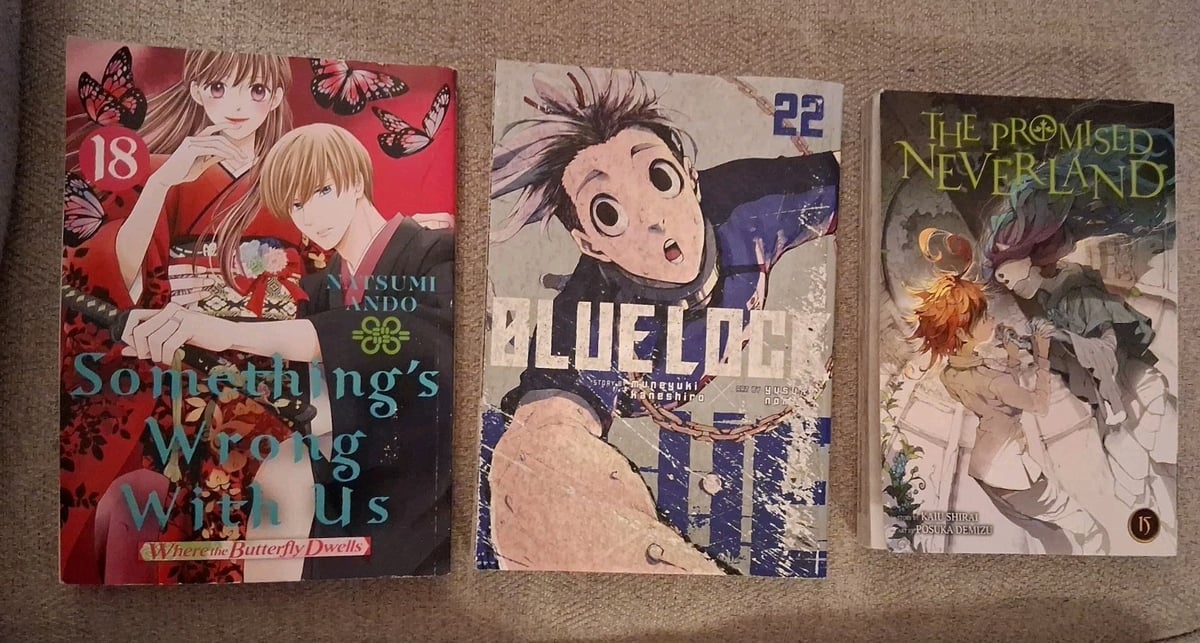 BLUE LOCK #22, QUALCOSA DI SBAGLIATO con noi #18, The Promised Neverland #15 fumetti