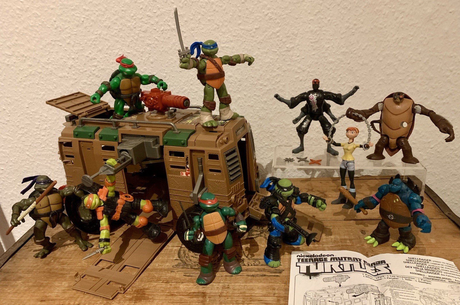 Turtles Set ’Rettet April!‘ - 10 Actionfiguren + Shellraiser Fahrzeug- TMNT 2012