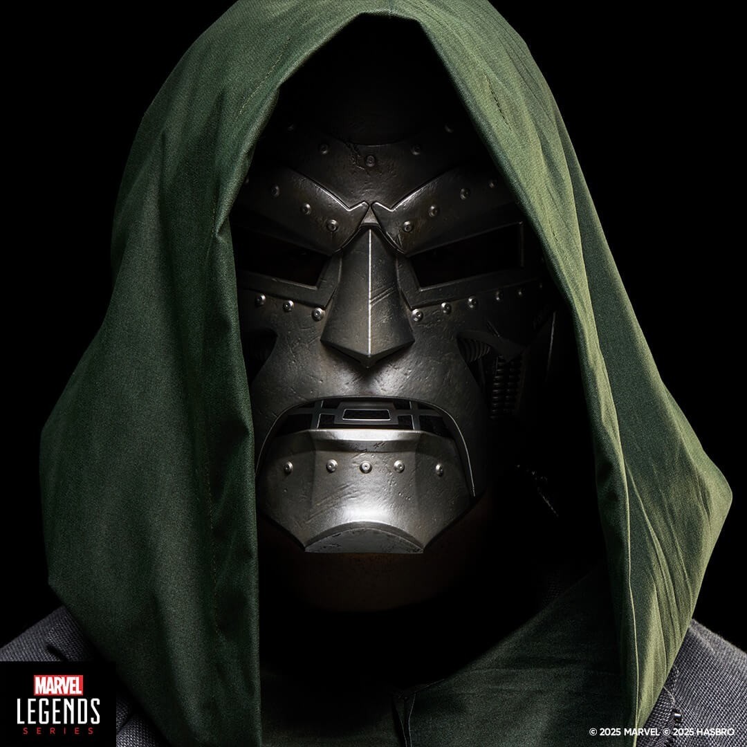 Doctor Doom Helmet 1/1. Marvel Legends Series. Hasbro