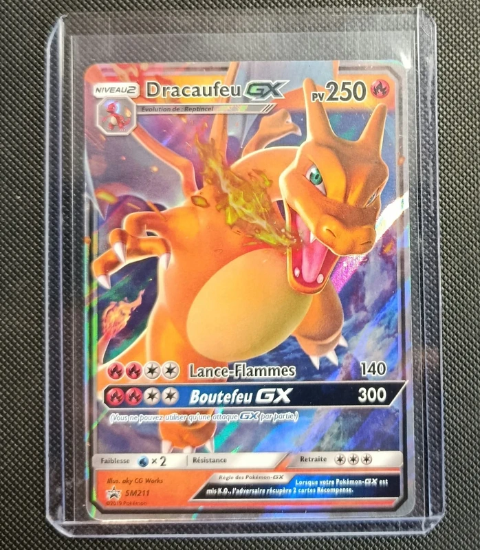 Carte Pokémon Dracaufeu GX SM211
