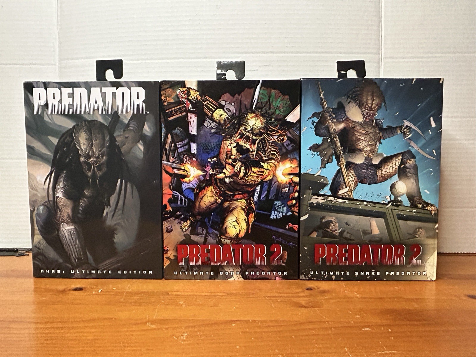 Lotto di 3 figurine NECA Predator Ultimate Edition e Predator 2 30° anniversario