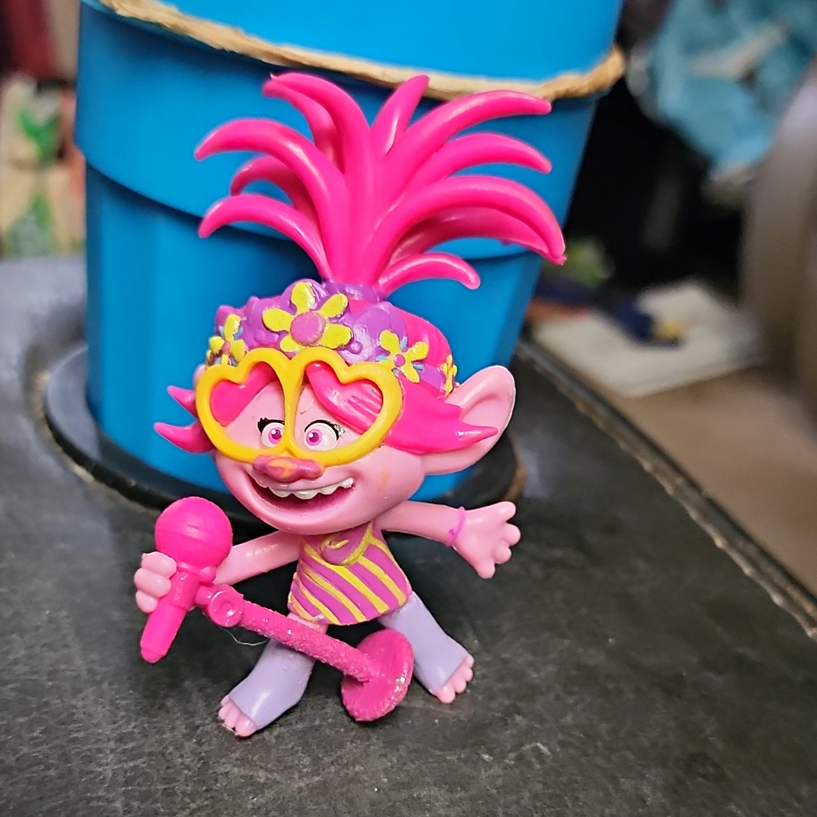 DreamWorks Trolls Poppy Pink Hair Plastic Action Figure Toy w/ Microphone