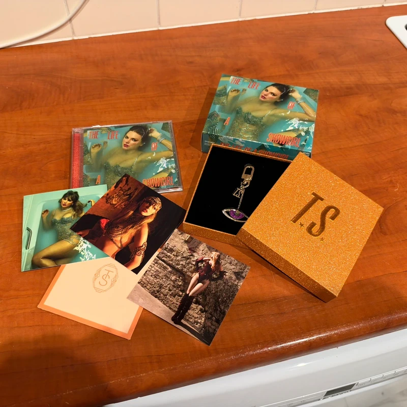 Taylor Swift - The Life of a Showgirl | Sweat and Vanilla Perfume Deluxe edition