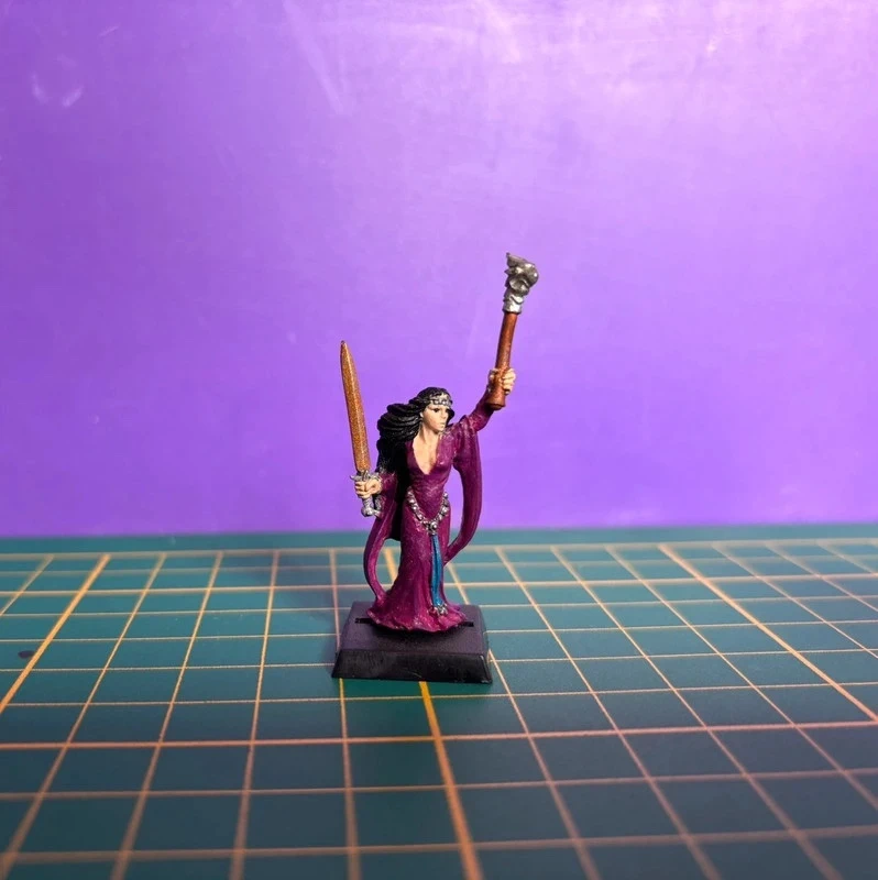 Warhammer Bretonnie Demoiselle/Sorcière (peinte)