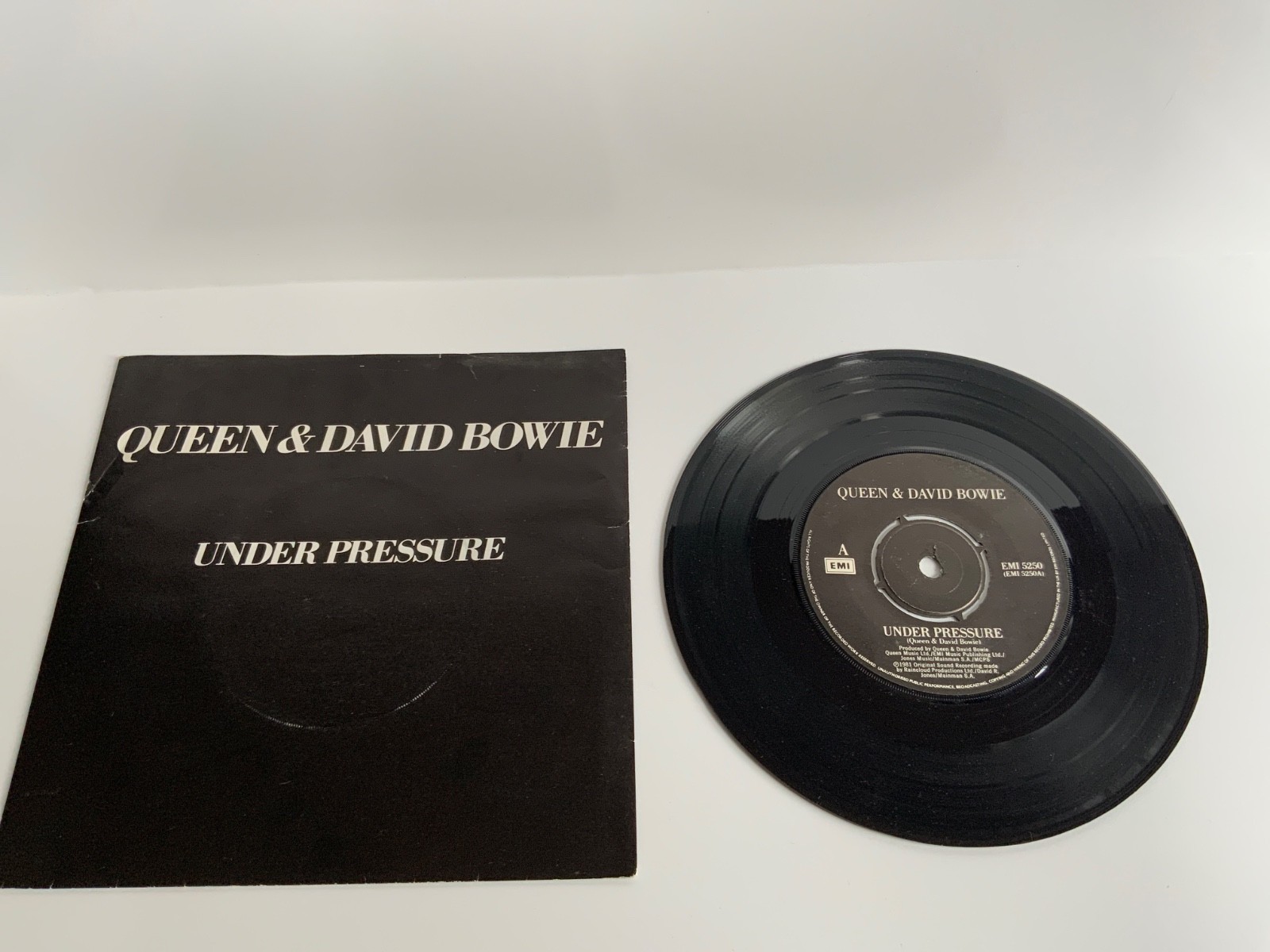 Queen & David Bowie - Under Pressure / Soul Brother (1981 Vinyl 7" Single) - EMI