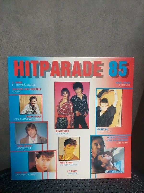 vinyle 33t hit parade 85 en parfait état avec Ethiopie Renaud Coluche