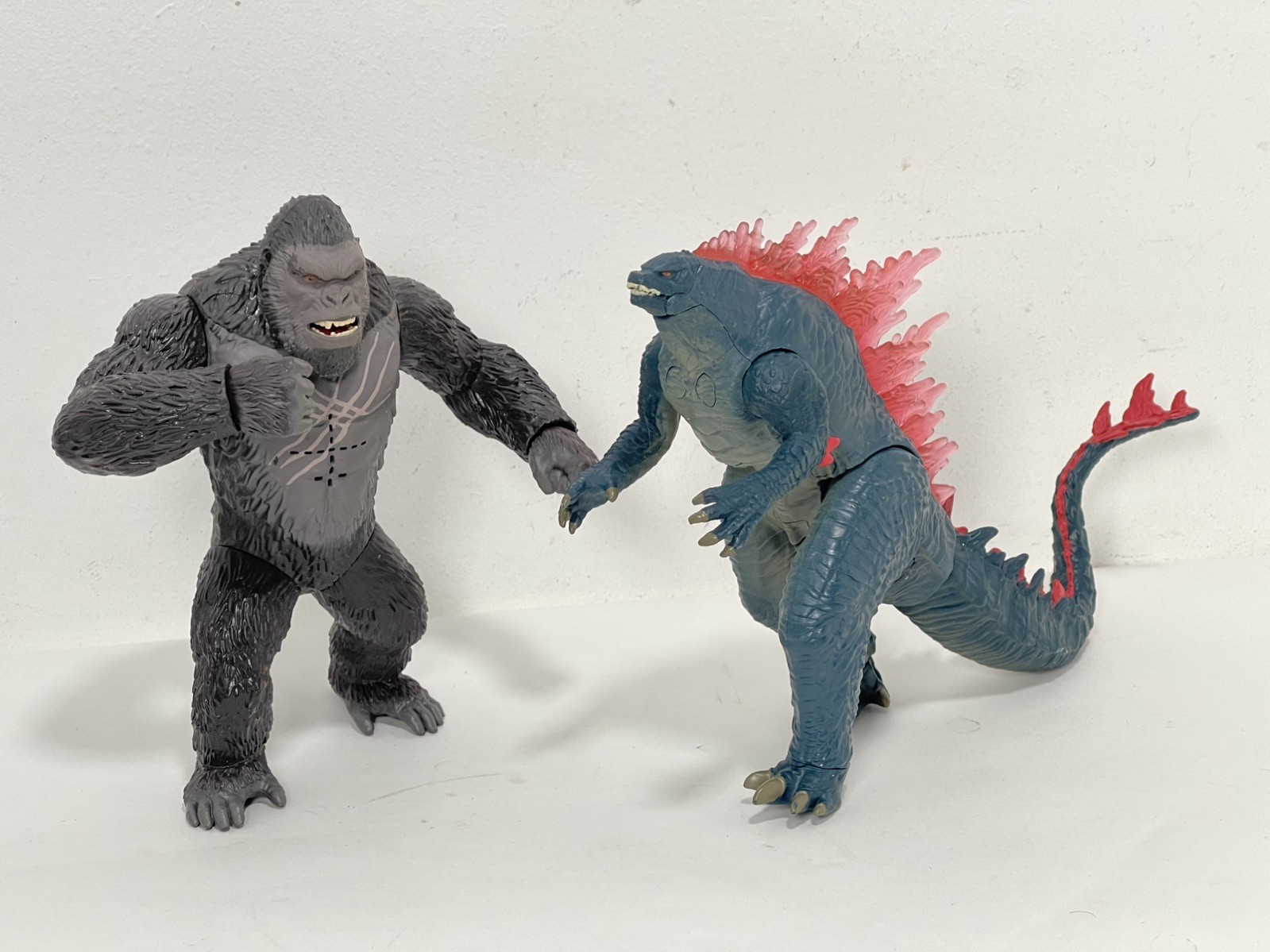 Playmates Godzilla vs King Kong 17 cm figure ruggenti con suoni