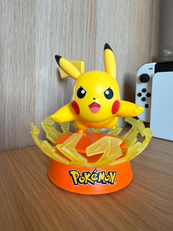 Action Figure Pikachu Pokémon con Base