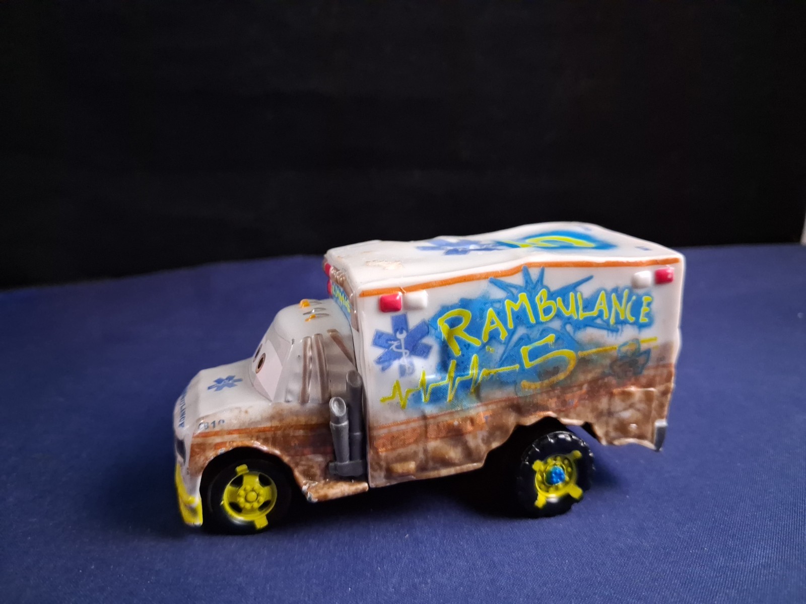 Disney Pixar Cars 3 Thunder Hollow Demolition Derby Dr. Damage #5 pressofuso *7FB 