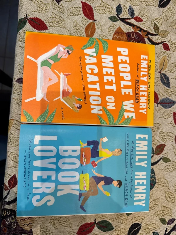 Lotto 2 Libri Emily Henry in Inglese – People We Meet on Vacation + Book Lovers