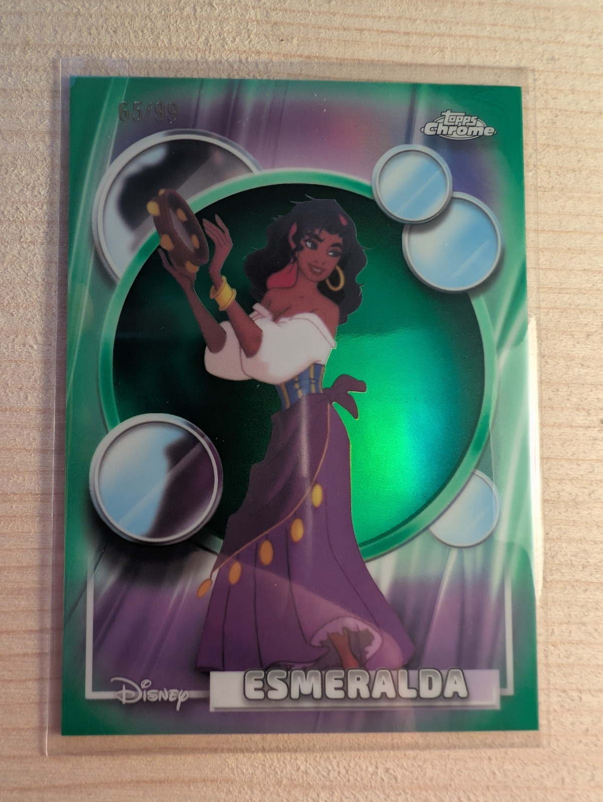 2026 Topps Chrome Disney Esmeralda #31 rifrattore verde /99 gobbo Notre Dame