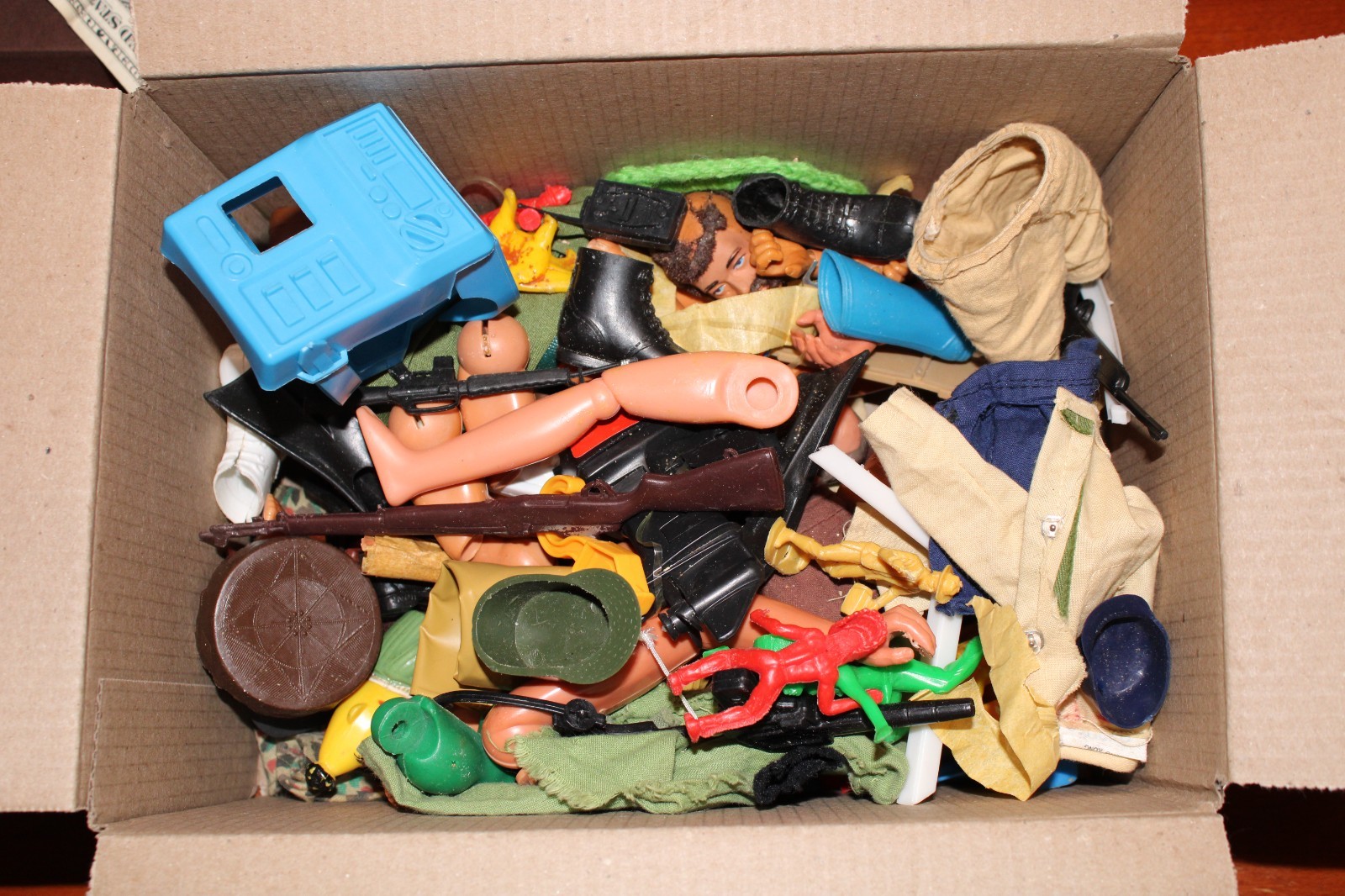 Lotto FIGURINE anni 60 GI Joe, SPACE 1999, 6 MILIONI DI DOLLARI UOMO ricambi riparazione e accessori