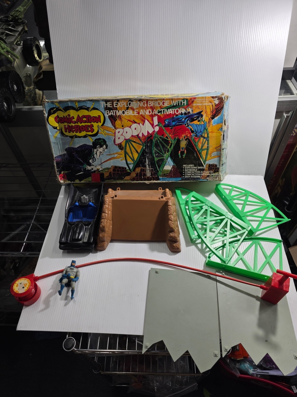 1976 Mego Comic Book Heroes Il ponte che esplode con Batmobile e scatola