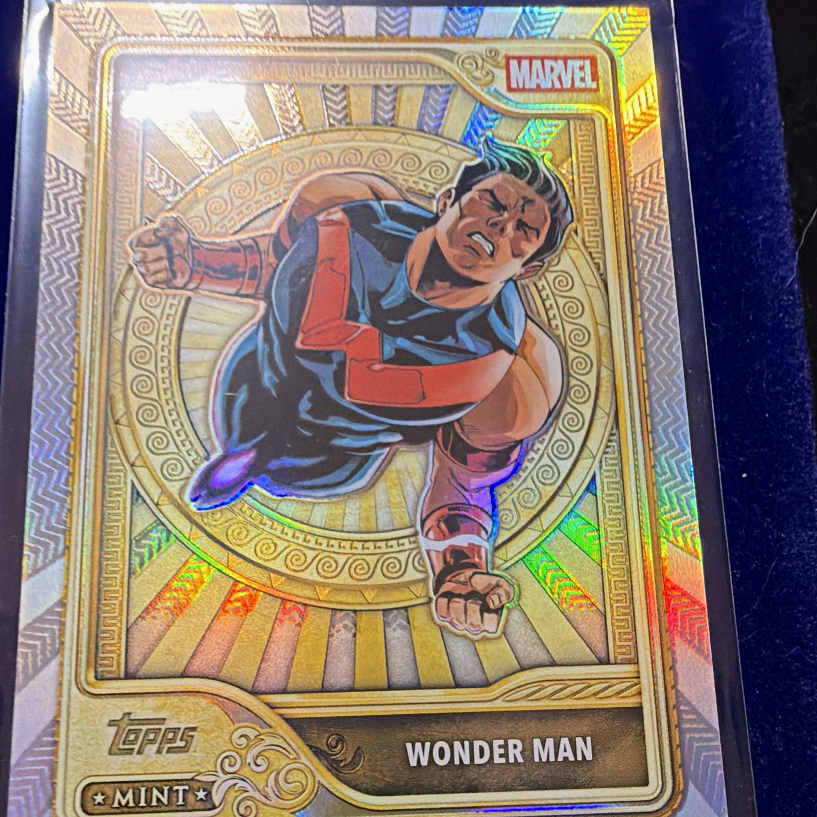 Topps 2026 come nuova Marvel Wonder Man #86 carta base oro
