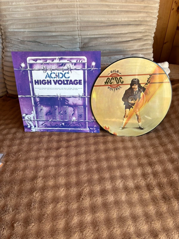 AC/DC – High Voltage 1980 G.B