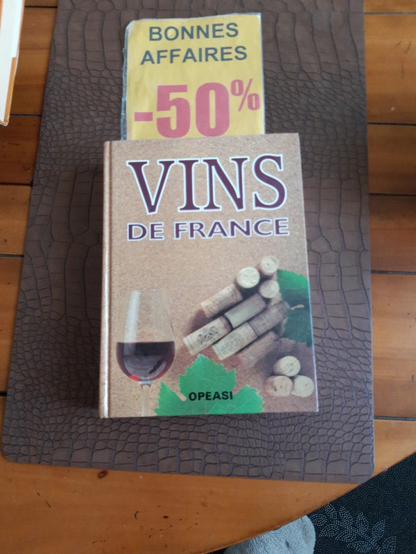 Gros livre.  Vins de France