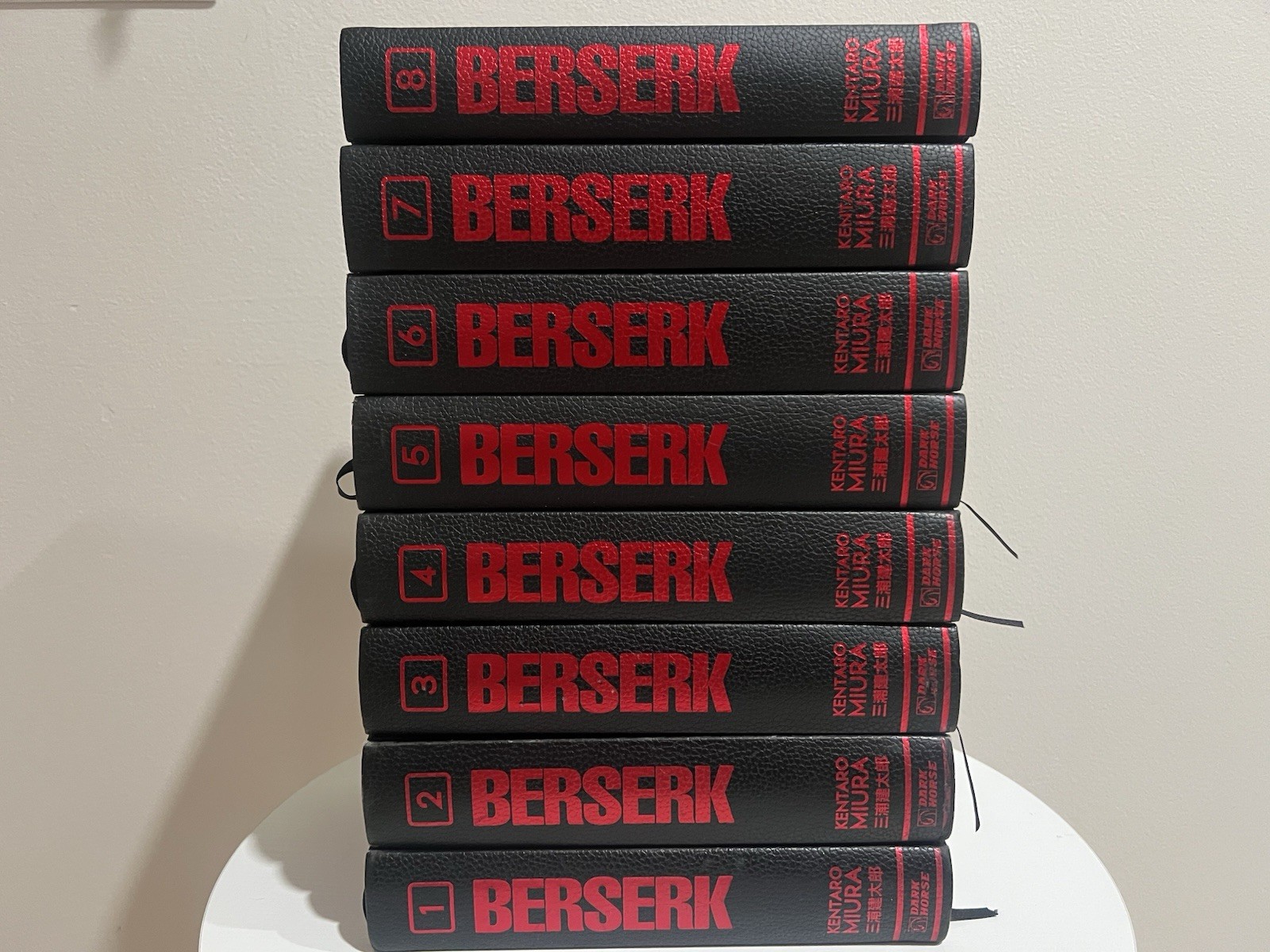 Berserk Deluxe Edition Volumi 1-8 Set Copertina Rigida – Kentaro Miura / Dark Horse