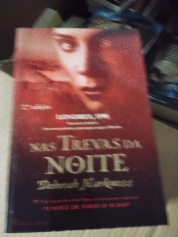 Livro nas trevas da noite
