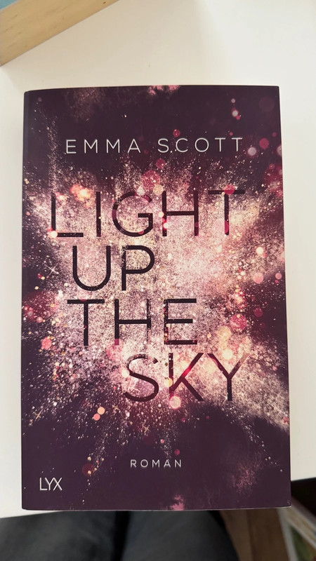 Light up the sky - Emma Scott