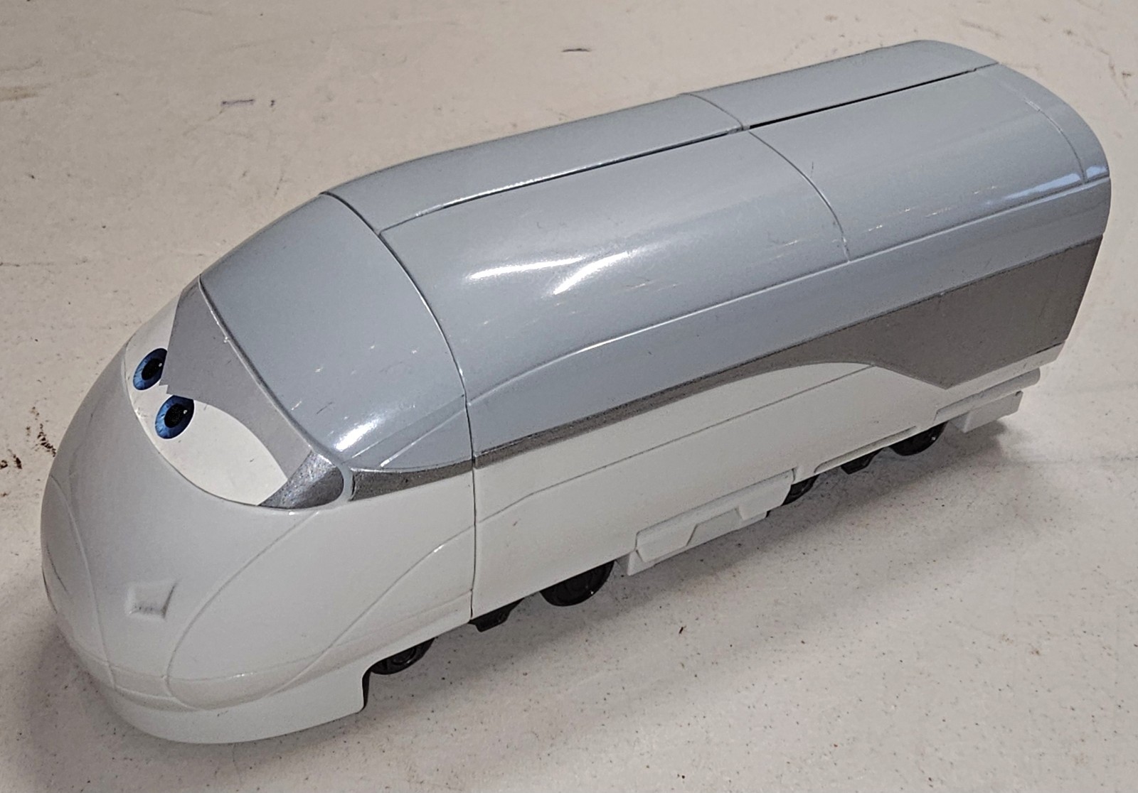 Disney Pixar Cars 2 Stephenson Il Treno Spia Veicolo Playset, Ottime Condizioni