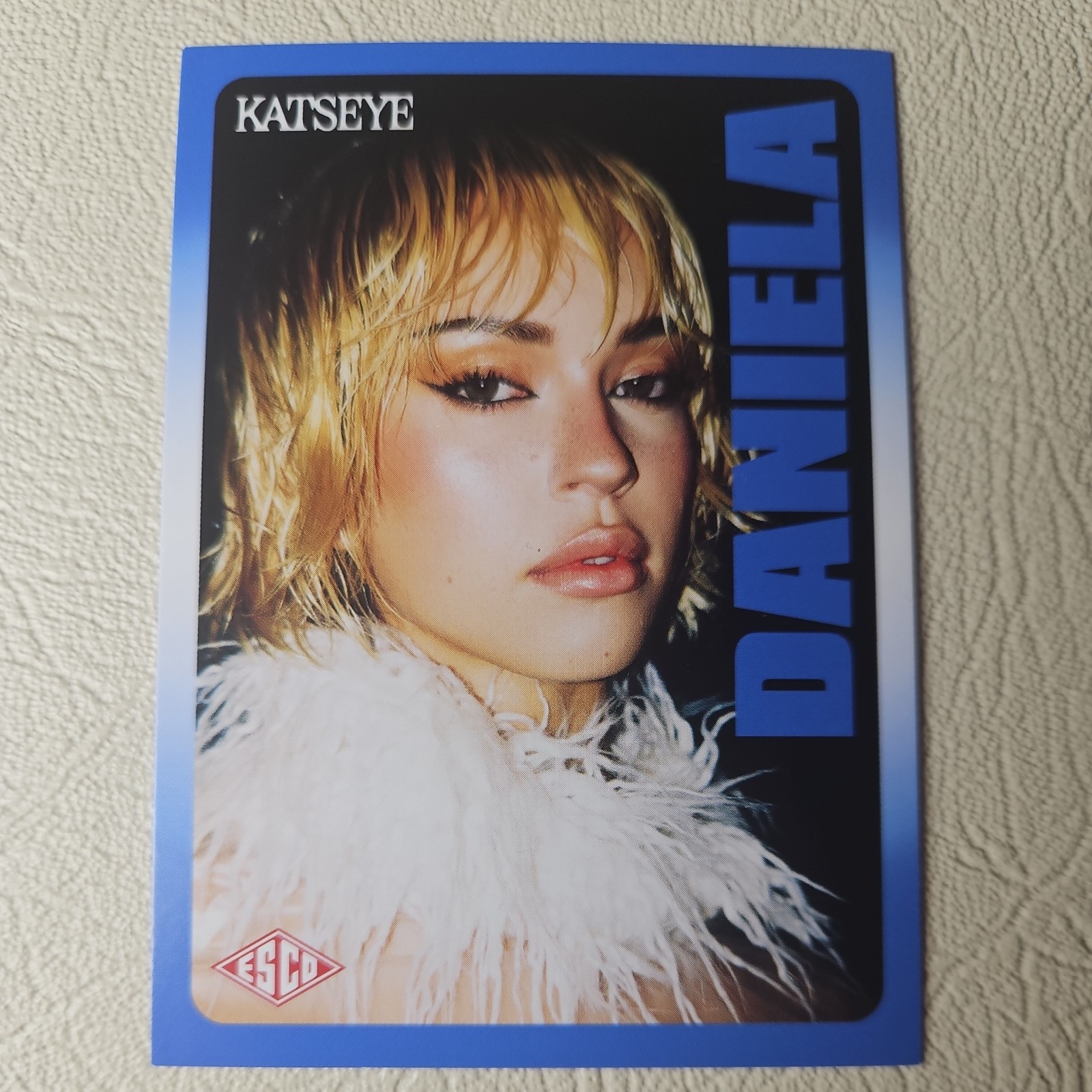 2026 ESCO KATSEYE Wild Trading Photo Card #19 *GEM MINT?* *INCLUDES PROTECTOR*