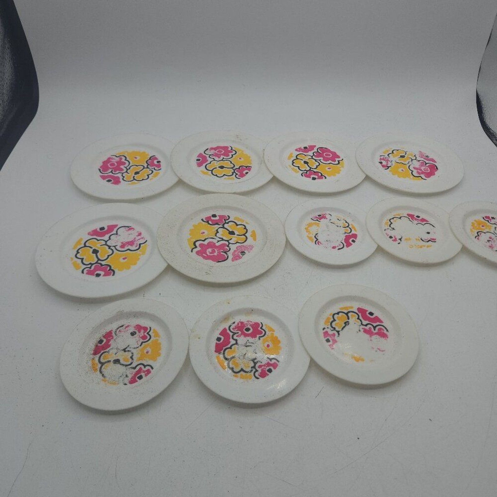 12 Pieces Vintage Dish Play Tea Set Floral Design Plastic Plates and Saucers