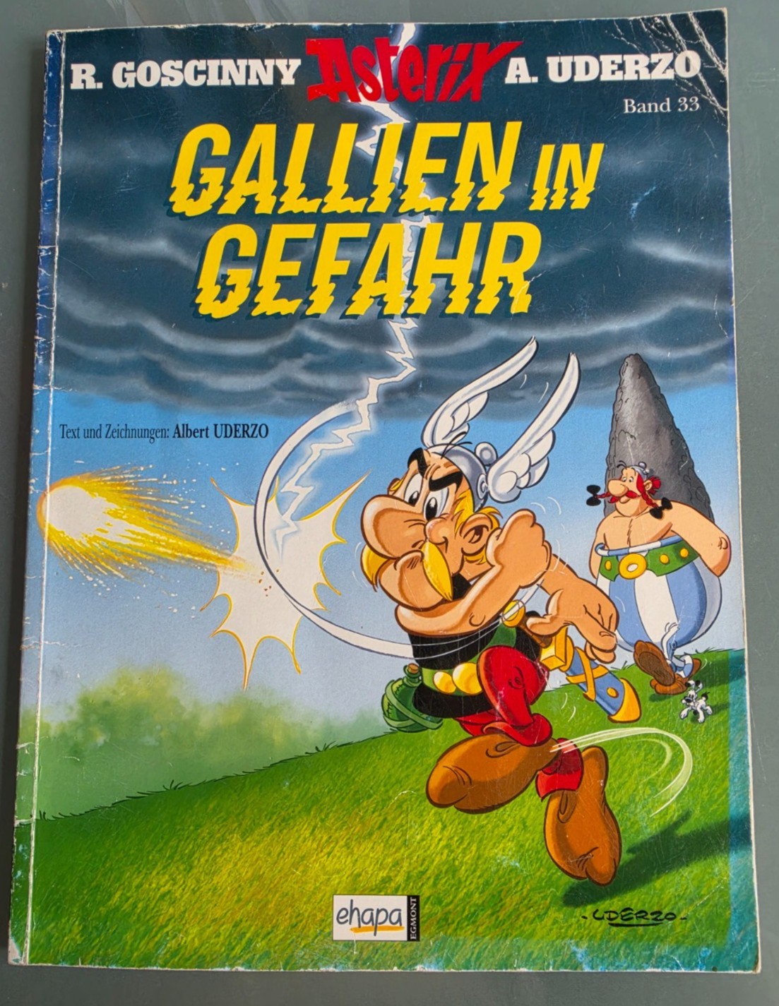 Fumetto Asterix volume 33 - Gallia in pericolo - copertina morbida